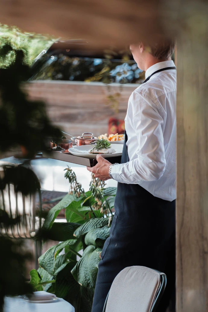 Bediening op het terras